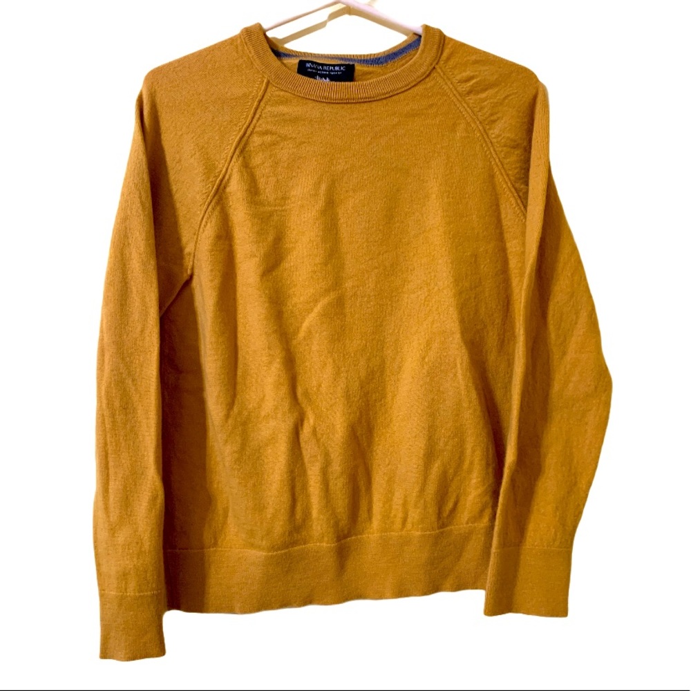 Banana republic men’s sweater SZ L yellow color